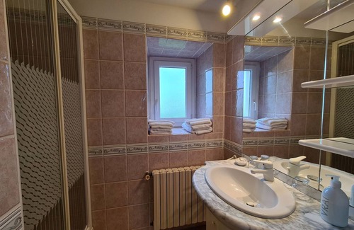 Saulnay Bed & Breakfast | Guest rooms with game room in Berry