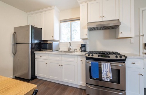 Glendora House | Guest Studio. Private Entrance. Safe Neighborhood.
