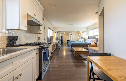 Glendora House | Guest Studio. Private Entrance. Safe Neighborhood.