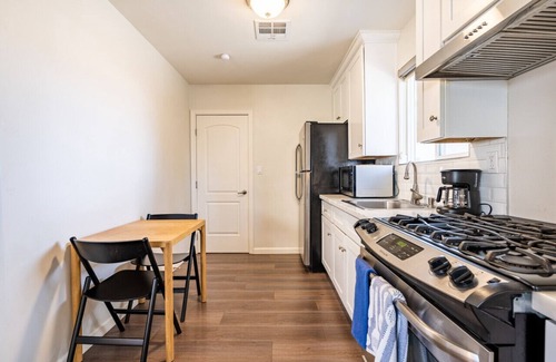 Glendora House | Guest Studio. Private Entrance. Safe Neighborhood.