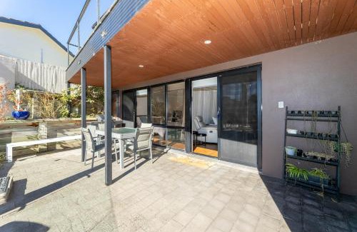Duffy House | Guest Suite in Duffy with Pool View