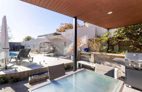Duffy House | Guest Suite in Duffy with Pool View