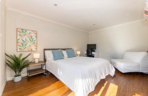 Duffy House | Guest Suite in Duffy with Pool View