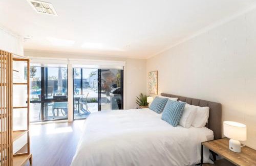 Duffy House | Guest Suite in Duffy with Pool View