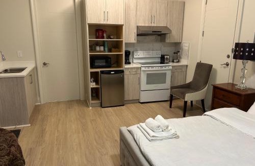 Richmond City Centre Bed & Breakfast | Guest suite in Richmond(Rose Garden Vacation)