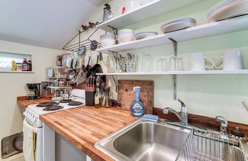 Marcola Apartment | Guest Suite on Mtn-View Springfield Farm