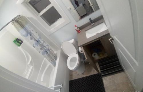 Abbotsford House | Guest Suite Private Retreat for 2 Guests With AC - 4 Units Available