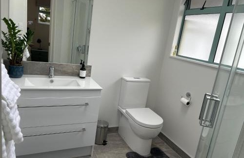 Havelock North House | Guest Suite - Walk to Havelock North Village