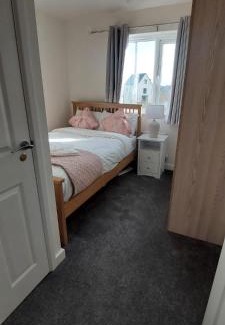 Arnold House | Guest Village
