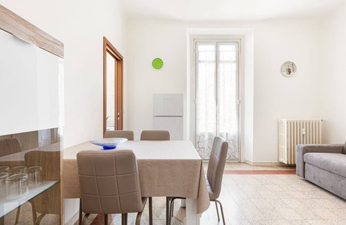 Segnano Apartment | GuestHost - Ca' Granda M5 Bright Apartment