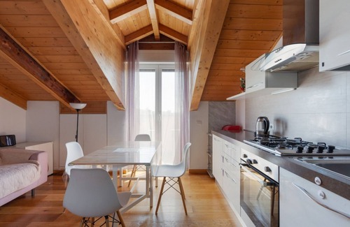 Lambrate Apartment | GuestHost- Milano Lambrate Cosy Balcony Apartment