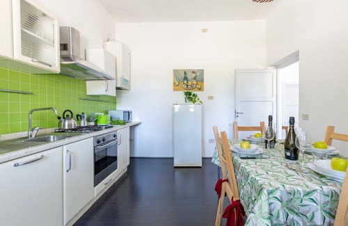 Pisa Apartment | GuestHost - Station Oasis with Parking and Garden