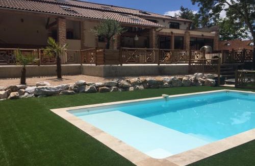 Sainte-Foy-d'Aigrefeuille House | Guesthouse Le Pujol