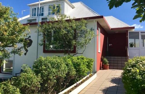 Vestmannaeyjar Bed & Breakfast | Guesthouse Árný