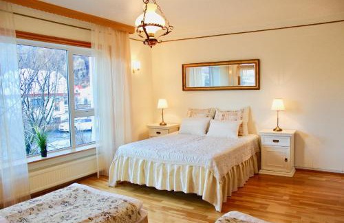 Vestmannaeyjar Bed & Breakfast | Guesthouse Árný