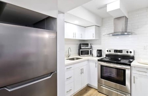 Brampton House | Guesthouse By Bramalea Mall