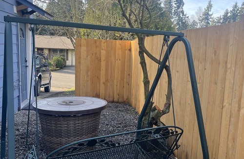 Lakeland North Apartment | Guesthouse centrally located between Tacoma and Seattle! Near Federal Way.