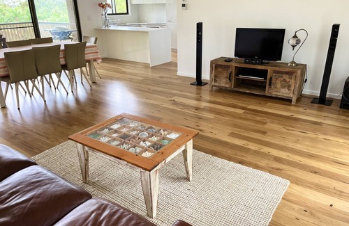 Ferny Hills House | Guesthouse - comfort & relaxation in a peaceful neighbourhood. 30 mins from City