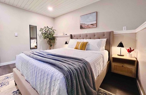 Federal Way House | Guesthouse: Convenient/cozy 2 bedroom stay