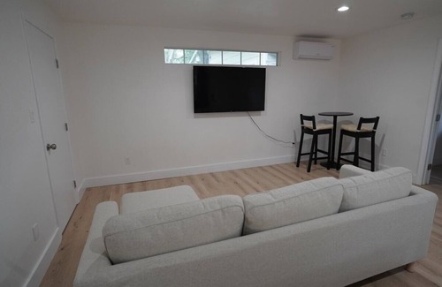 Bryker Woods House | Guesthouse · Downtown Austin Hideaway Best Location!