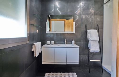 Leiria House | Guesthouse equipada com 4 quartos com WC privativo, piscina aquecida e jacuzzi.
