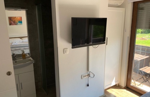Jezerce House | Guesthouse Family Bosnic - Double Room with Balcony - 3 - 4