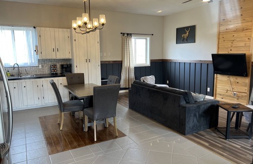 Three Forks Other | Guesthouse Farm Stay Near the Madison River!