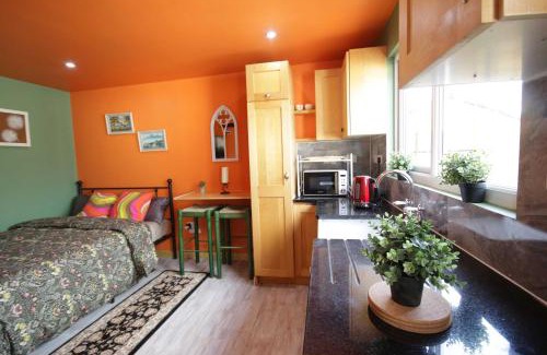 Errill House | Guesthouse - Georgias Gate