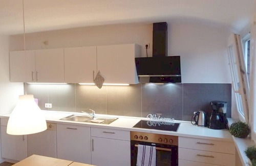 Kesselheim Apartment | Guesthouse Koblenz – Top Floor for up to 10 People with Garden Access and Barbecue