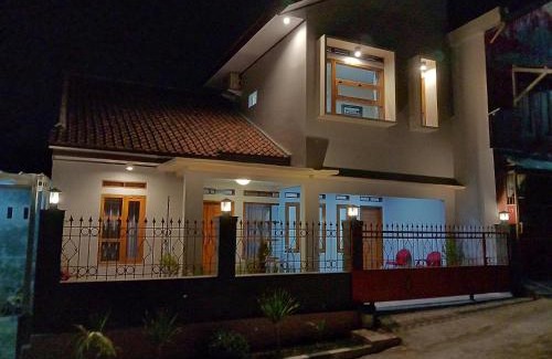 Cilimus House | Guesthouse - Lubna Homestay