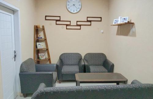 Cilimus House | Guesthouse - Lubna Homestay