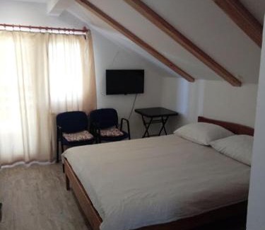 Jezerce House | Guesthouse Marton