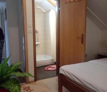 Jezerce House | Guesthouse Marton