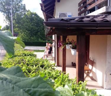 Jezerce House | Guesthouse Marton