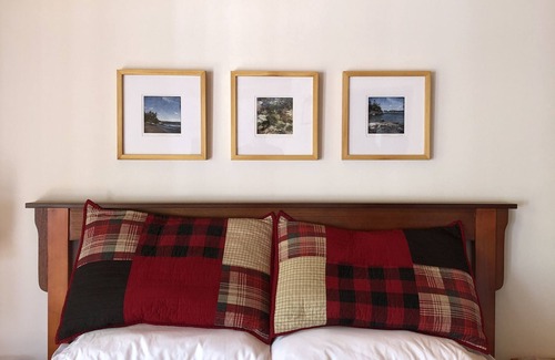 Bancroft House | Guesthouse near Bancroft on private lake & close to Algonquin
