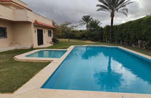 Al-'Amriyah Apartment | Guesthouse Near HBE Airport Pool