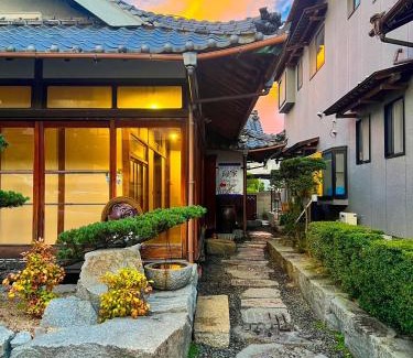 Masaki-cho House | Guesthouse Omoya-全個室-囲炉裏のぬくもりと共にグループの絆を深める古民家宿でゆっくりとした時間を-6名部屋-6名部屋-8名部屋-最大20名-ペット同伴可は一室のみ-