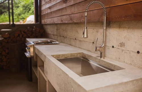 Lummi Island House | Guesthouse-Outdoor Kitchen & Tub