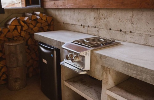 Lummi Island House | Guesthouse-Outdoor Kitchen & Tub