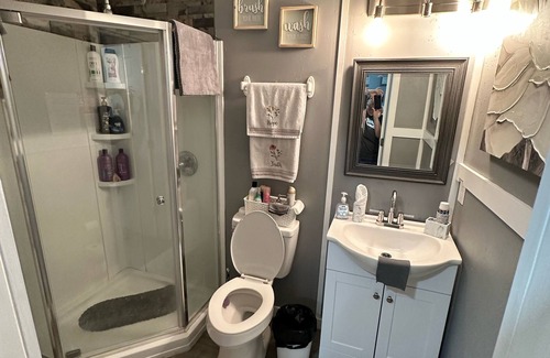 Spring House | Guesthouse studio suite w washer & dryer in Spring Tx Fully equipped.