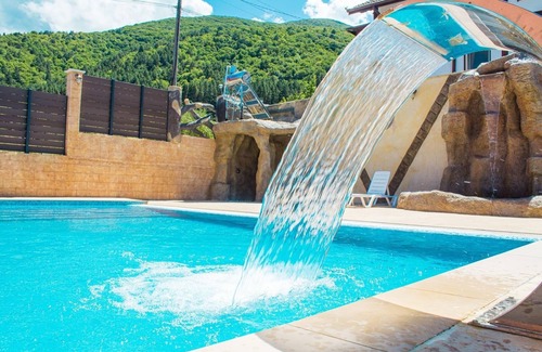 Sapareva Banya Villa | Guesthouse “The Rock” with outdoor mineral swimming pool & jacuzzi