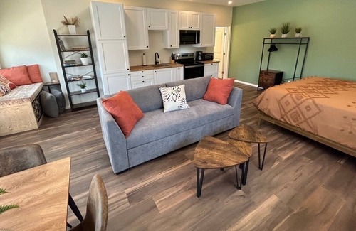 Lakeside Apartment | Guesthouse With Beautiful Views! Ceci Suite