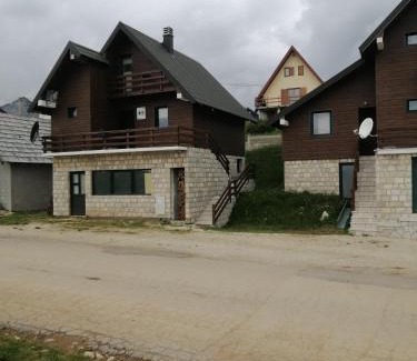 Razvrsje House | Guesthouse Wolf