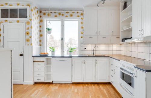 Pitea Villa | Guestly Homes - 4BR Villa with 3 Levels & Sauna