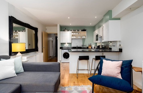 Finsbury Apartment | GuestReady – 1BR Clerkenwell Flat with Balcony