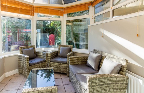 Sutton Cross House | GuestReady - Amazing Family Home with a Garden