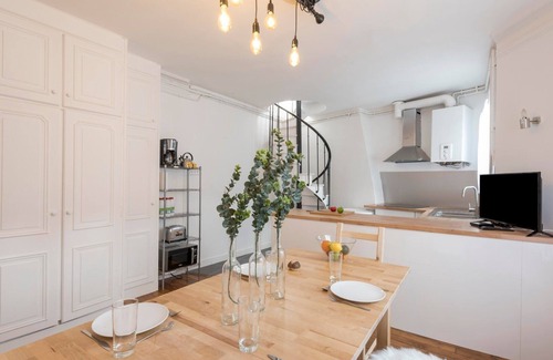 Croulebarbe Apartment | GuestReady - Bright and Spacious Duplex in 5th Arr