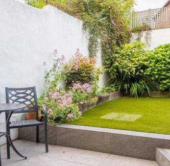 Grand Canal Dock Apartment | GuestReady - Charming retreat in Dublin