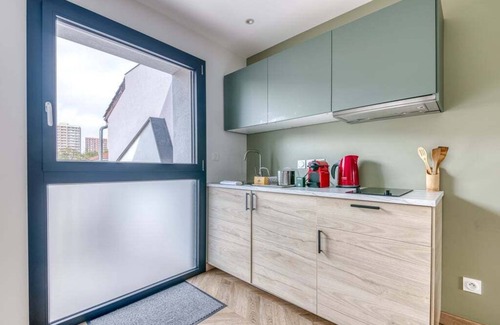 Leon Blum - Bon Coin Apartment | GuestReady - Cosy Studio with Terrace for 2