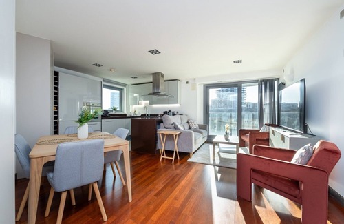 St. Mary's Park Apartment | GuestReady Essential - Riverside Home in Battersea